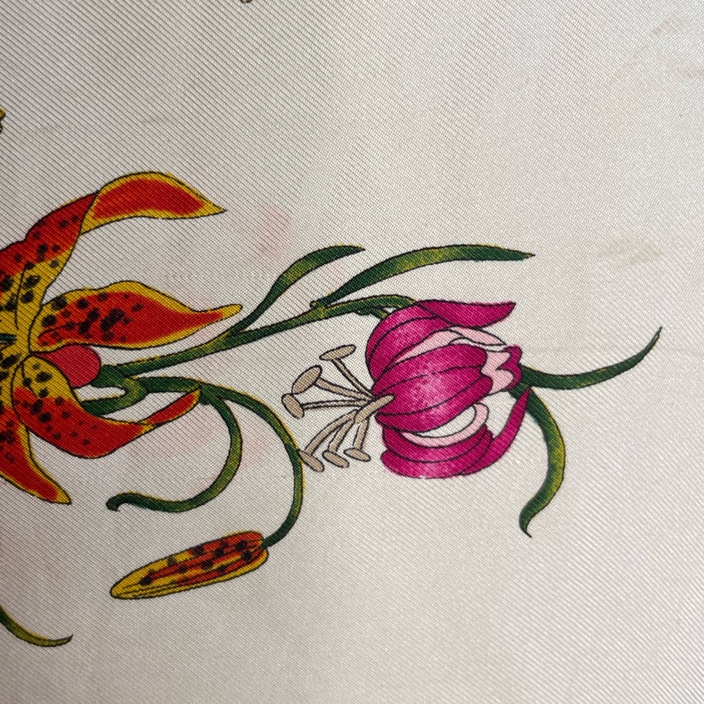 Vintage Gucci Berries and Butterflies Scarf - Picture 7 of 9